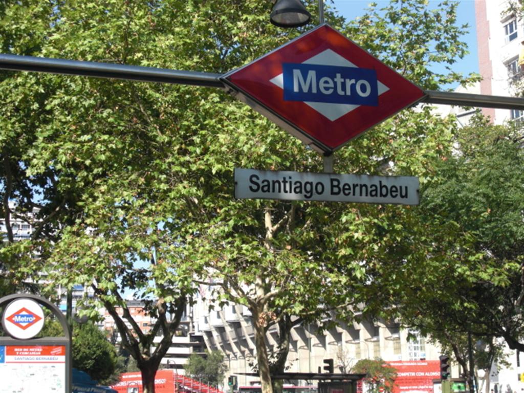 metro-santiago-bernabeu-madrid-esterno